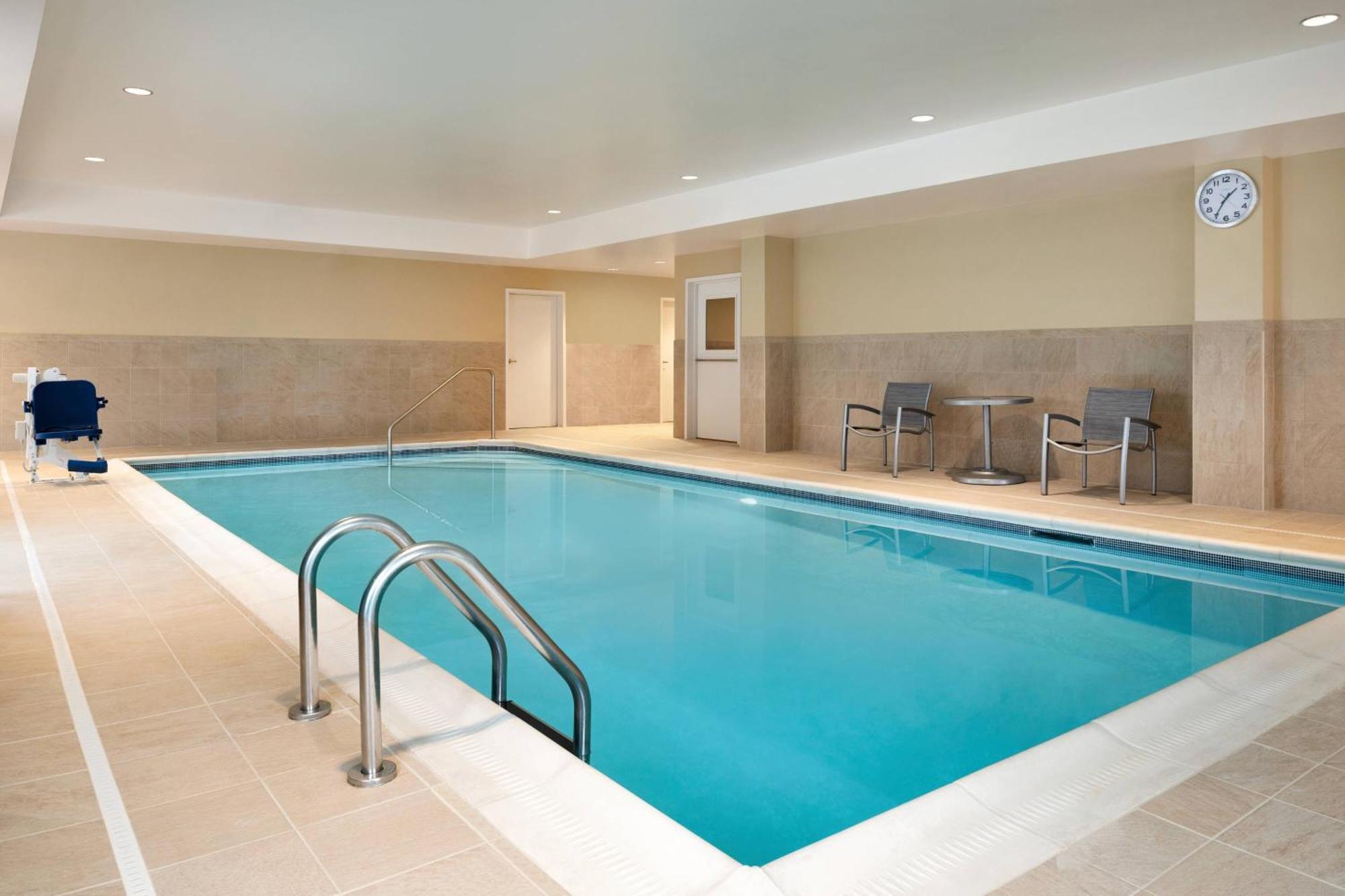 Towneplace Suites By Marriott Dubuque Downtown Eksteriør billede
