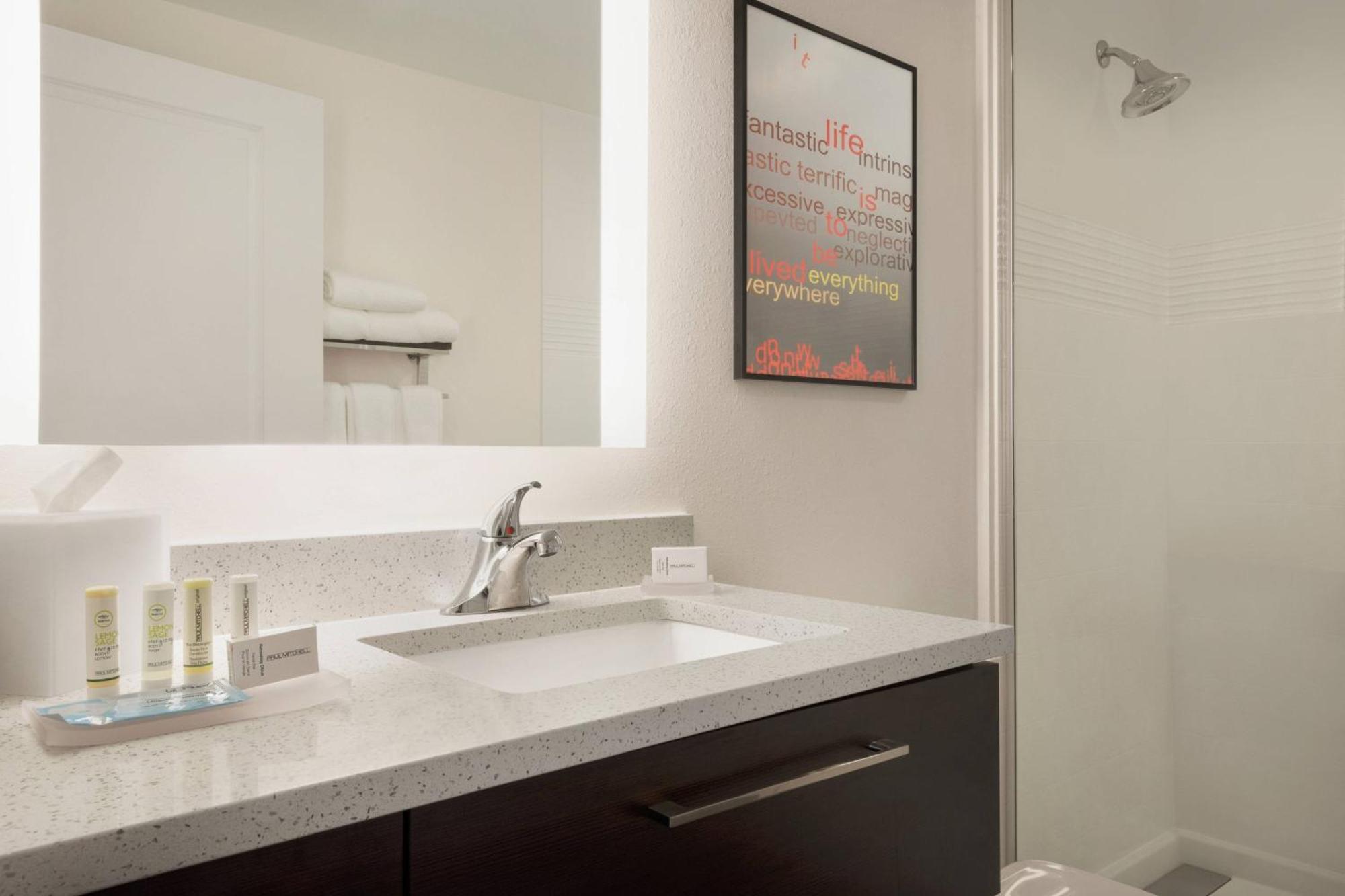 Towneplace Suites By Marriott Dubuque Downtown Eksteriør billede