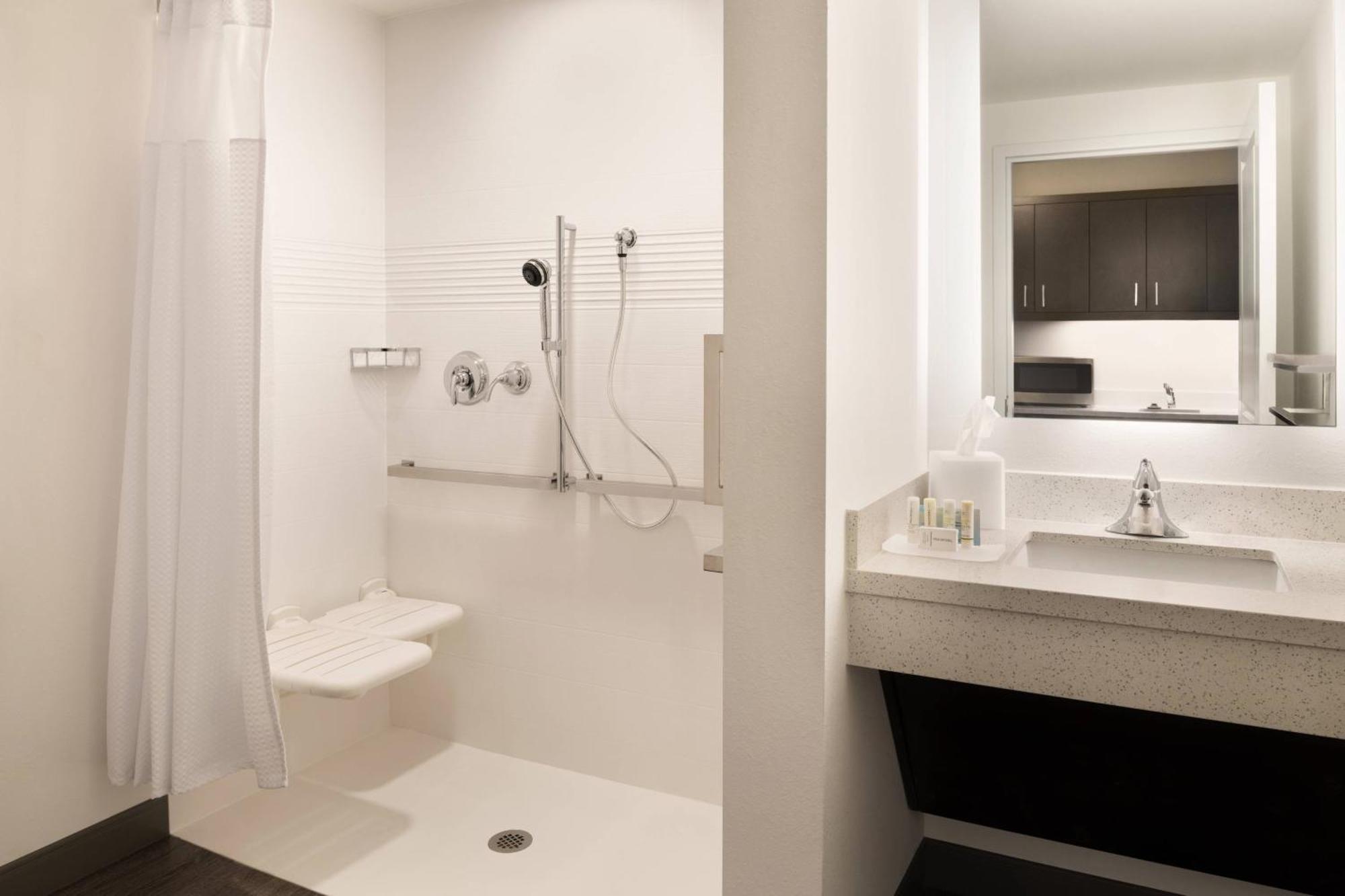 Towneplace Suites By Marriott Dubuque Downtown Eksteriør billede